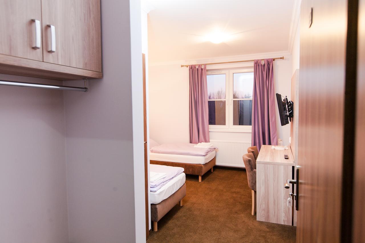 Palac Nad Jeziorem Chociwel Bagian luar foto